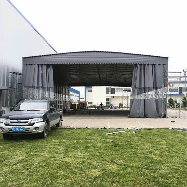 灰色大型仓库帐篷